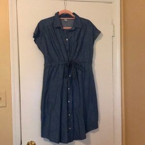Light denim maternity dress!